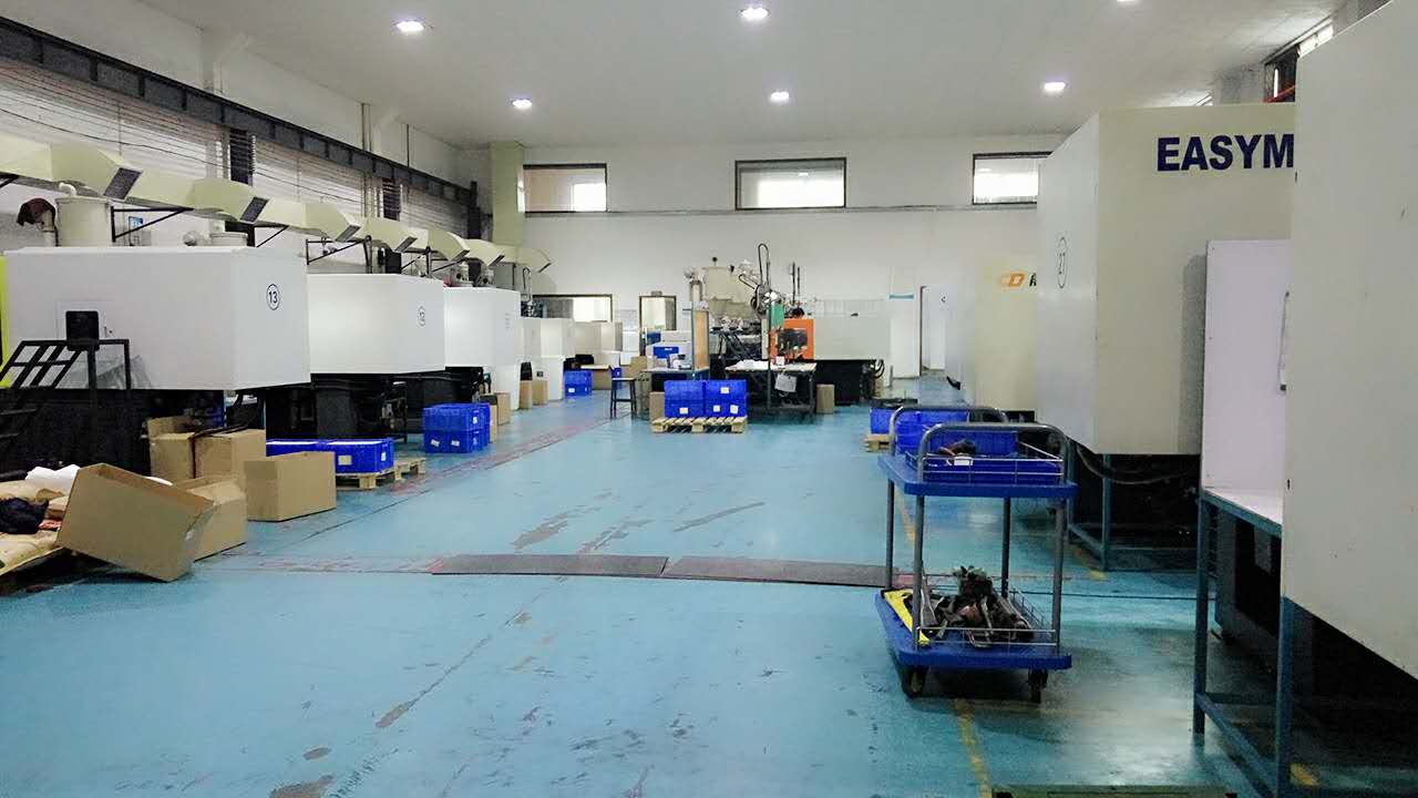 旭錦塑膠模具有限公司，注塑部