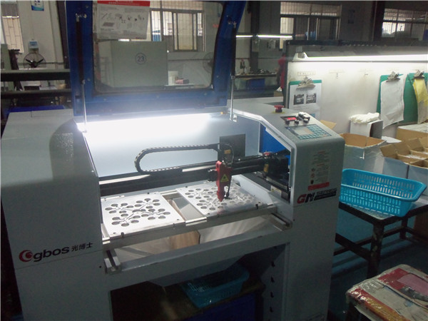 旭錦塑膠模具廠(chǎng)激光切割